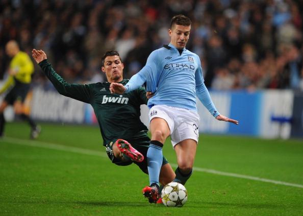 马塞洛儿子恩佐代表皇马在青年欧冠首秀，马塞洛在场边见证