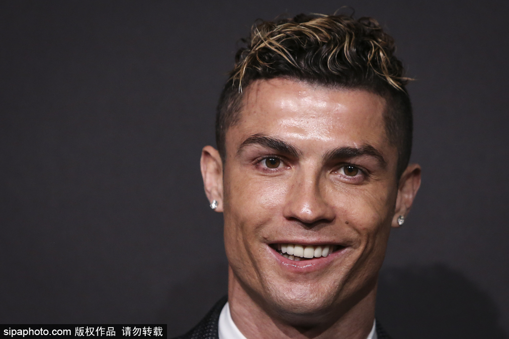 狼队主帅：三个丢球如孩童游戏般白送曼联