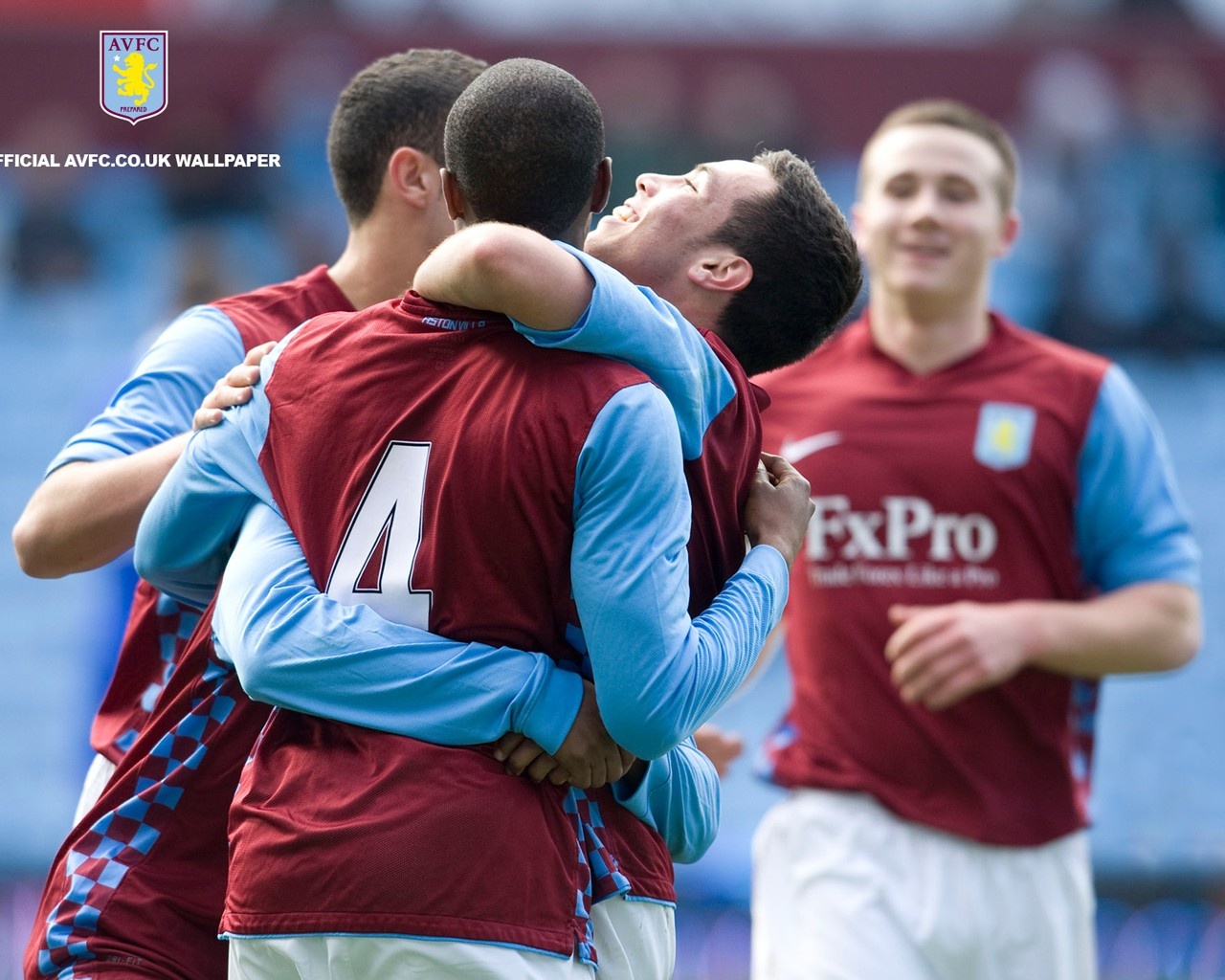 足球报：海港内部鼓励球员放开去打，高层无条件信任穆斯卡特