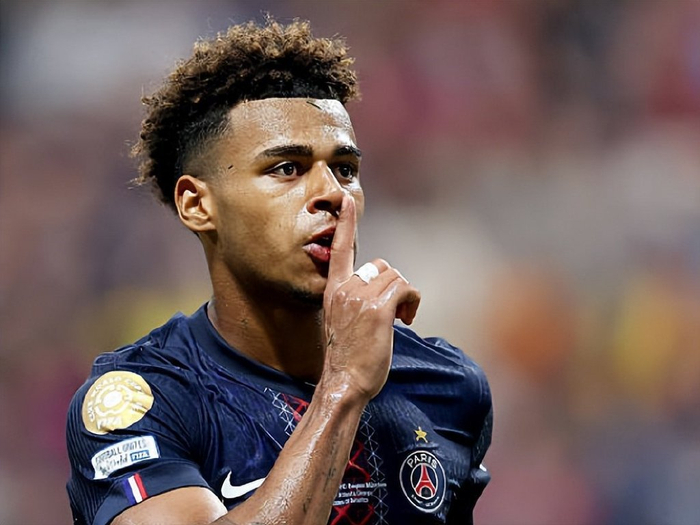 爱尔兰英雄帕罗特含泪接受采访：这就是我们热爱足球的原因