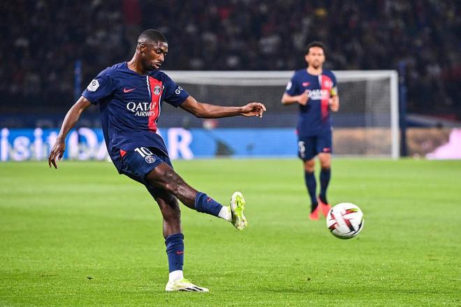 埃利奥特晒内马尔与梅西的球星卡，并配上了GOAT的emoji