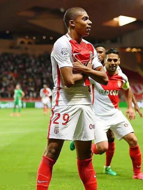 国米肠子悔青了吧？米兰700万投资蜡笔，收益直指联赛冠军