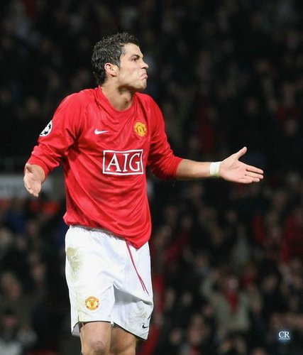 海港6日上午转道新加坡去新山，颜骏凌、徐新获颁纪念球衣