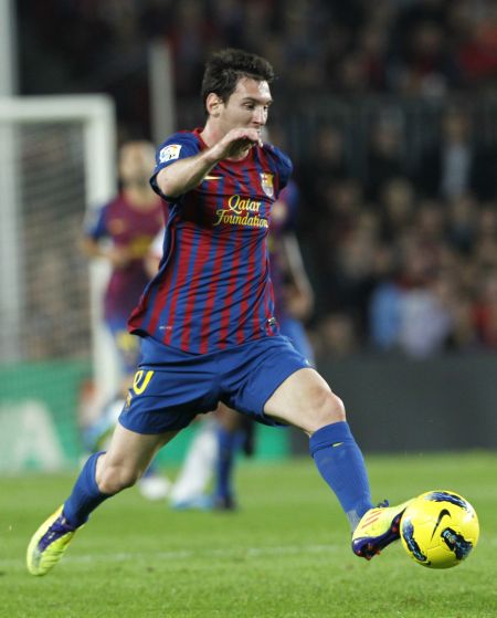 青岛伤兵满营迎常规赛！齐鲁德比争议判罚成导火索？