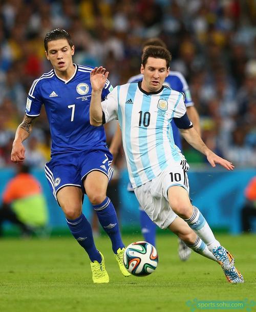 娄一晨谈斯卢茨基：他对自己的战术有近乎痴迷的坚持