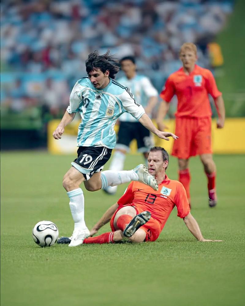 雷迪克：马刺防守策略和太阳类似，让东里出手高难度中投